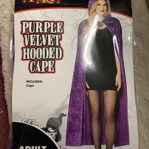 Hocus pocus Sarah Sanderson purple hooded cape